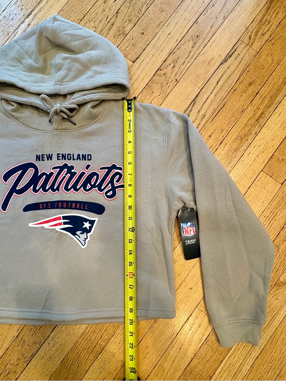 NFL New England Patriots Cropped Khaki Team Pullover Hoodie